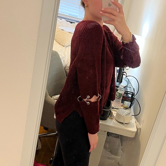 Seek the Label LF Brand Chunky Knit Sweater with Cut Off Ring Hardware Sleeves - Picture 4 of 9